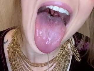 amateur blonde solo webcam