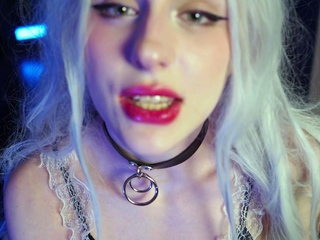 Blonde camgirl play toys private webcam show