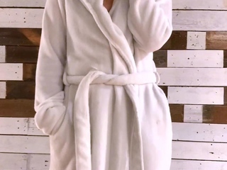 Amateur webcam babe showing her sexual goods