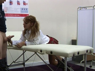 Petite CFNM babe get pounded in 3way