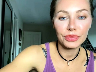 Hot brunette from squirt masturbating on webcam