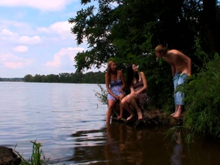 Ffm teen threesome outdoors