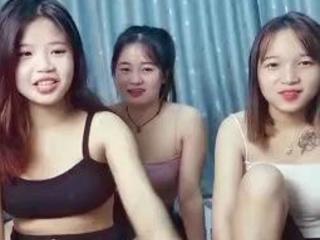 Amateur Asian teen sucks this big hard cock