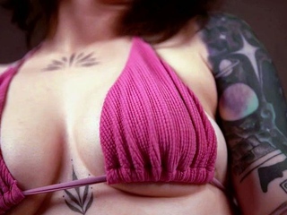 Big boob brunette masturbates on webcam