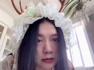 Asian Babe Repays Favor With No-Condom Creampie Sex