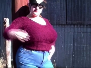 Leann amateur beautiful brunette with big boobs