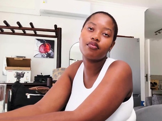 Wannabe BBW ebony model suggests to be his blowjob assistant