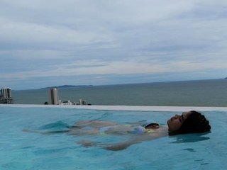 Bubble butt Thai teen fucked hard doggy