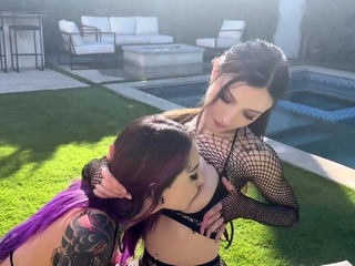 DaintyWilder-Valerica Steele: Love at First Squirt