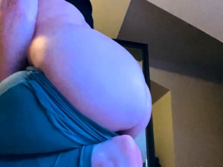 amateur vip ass masturbating on live webcam