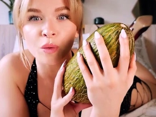 Lucy Sanivy – Un Melon Vert Pour Ton Cul (French)