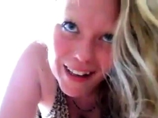 Dansk Escort Katja giver amatrblowjob
