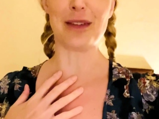 Solo MILF slut giving a hot masturbation sexy show